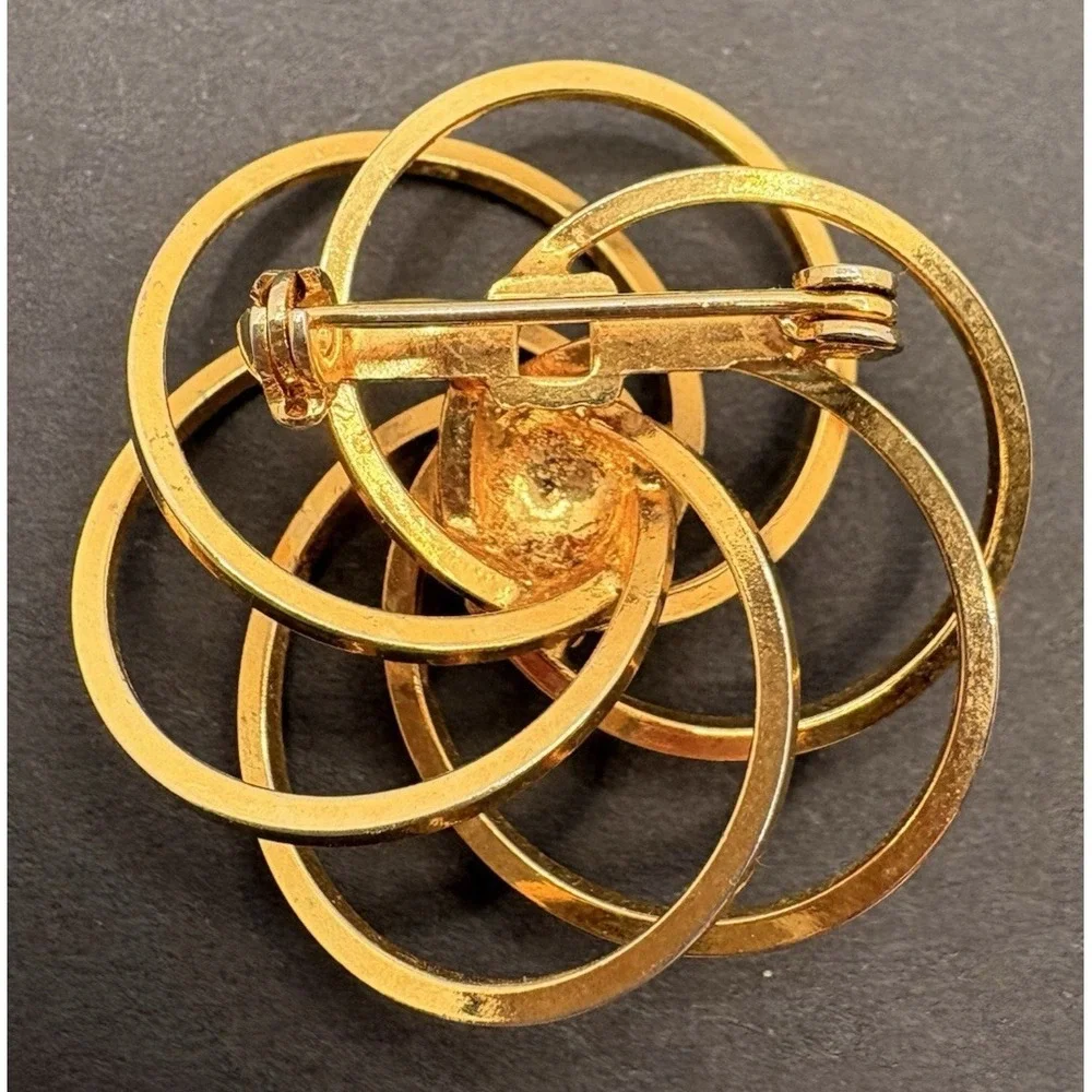 Vintage Spirals Circle Swirl Brooch‎ Gold Tone w/ Faux Pearl Classic Glam